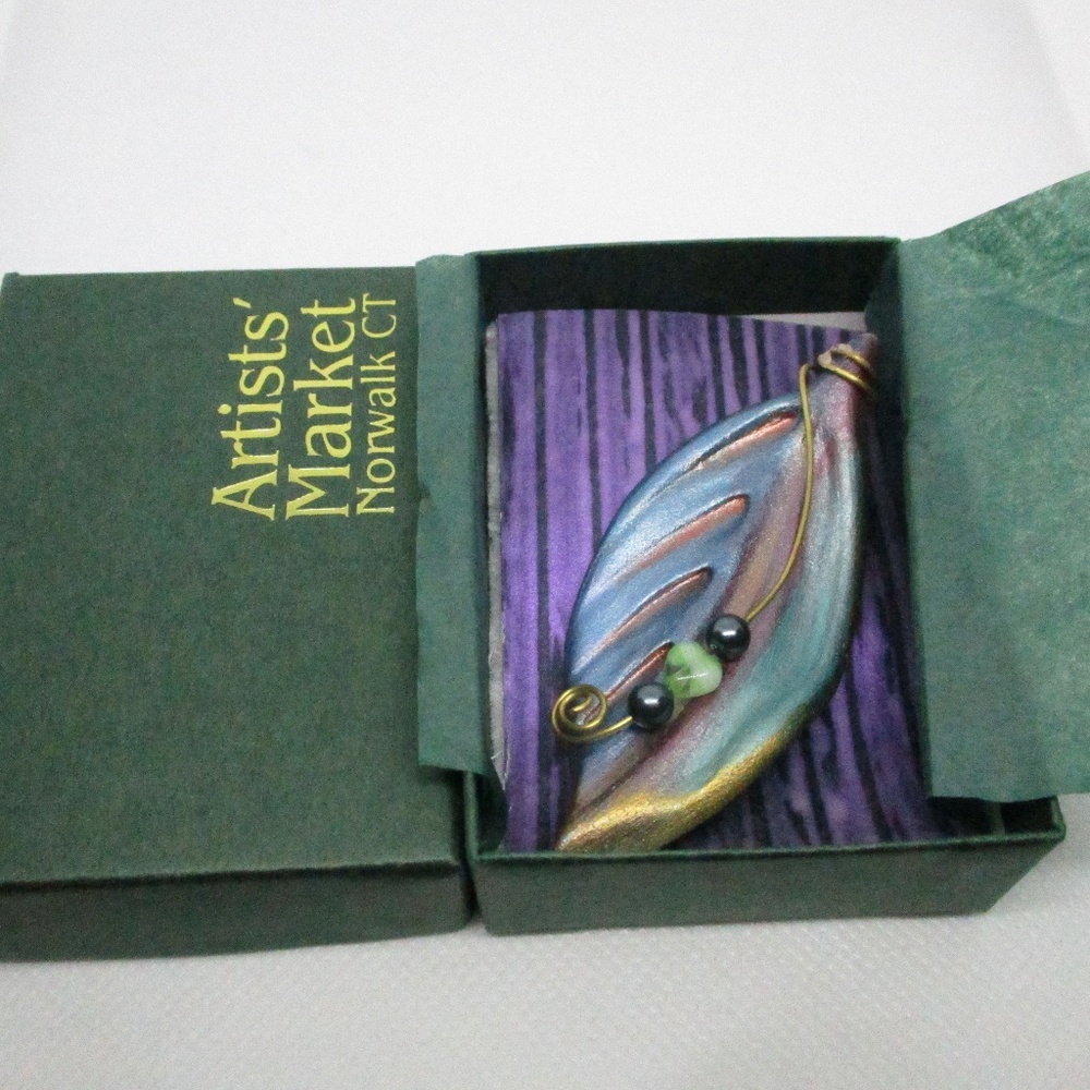 ARTIST MARKET Glass Copper Wire Brooch Handcrafted